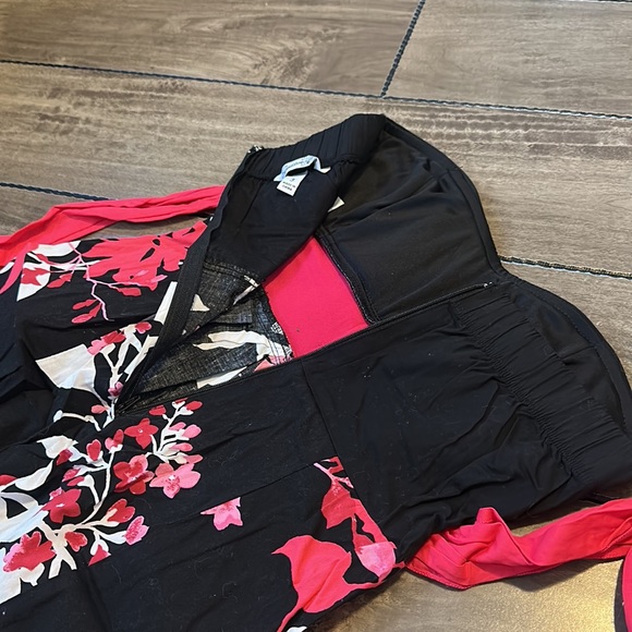 Speechless - Strapless Black / Hot Pink Floral Dress- Has Pockets and Bow Back - Picture 4 of 6